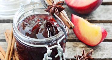 Jednoduchý recept na švestková a jablečná povidla na zimu